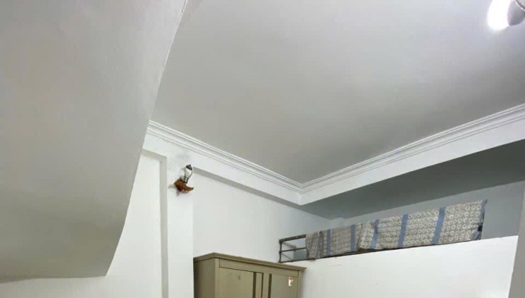 Cho thuê nhà nguyên căn ngõ 192 Lê Trọng Tấn, 50m2x3 tầng.4 ngủ. 12 triệu - cho ở nhóm, hộ GĐ, VP